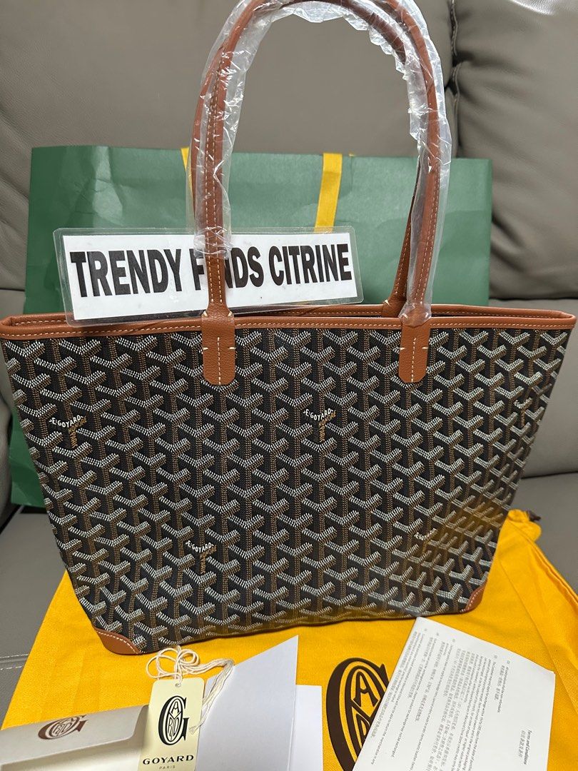 Art0iss PM (Category: Luxury Bags & Wallets) located in Manila. Submitted by trendyfindscitrine (Listing ID 1358732019, Image 3). Description: ✅Actual photo ✅WYSIWYG ✅G0y@rd canvass and Grained calf skin leather ✅comes with original paper bag (no fastener holes on handle) ✅dust bag and cards .