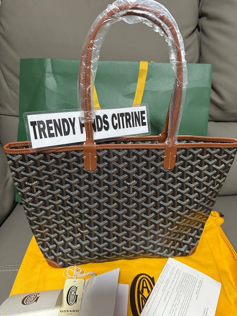 Art0iss PM (Category: Luxury Bags & Wallets) located in Manila. Submitted by trendyfindscitrine (Listing ID 1358732019, Image 2). Description: ✅Actual photo ✅WYSIWYG ✅G0y@rd canvass and Grained calf skin leather ✅comes with original paper bag (no fastener holes on handle) ✅dust bag and cards .