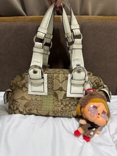 (Category: ) located in . Submitted by buymebags (Listing ID 1358693574, Image 1). Description: .