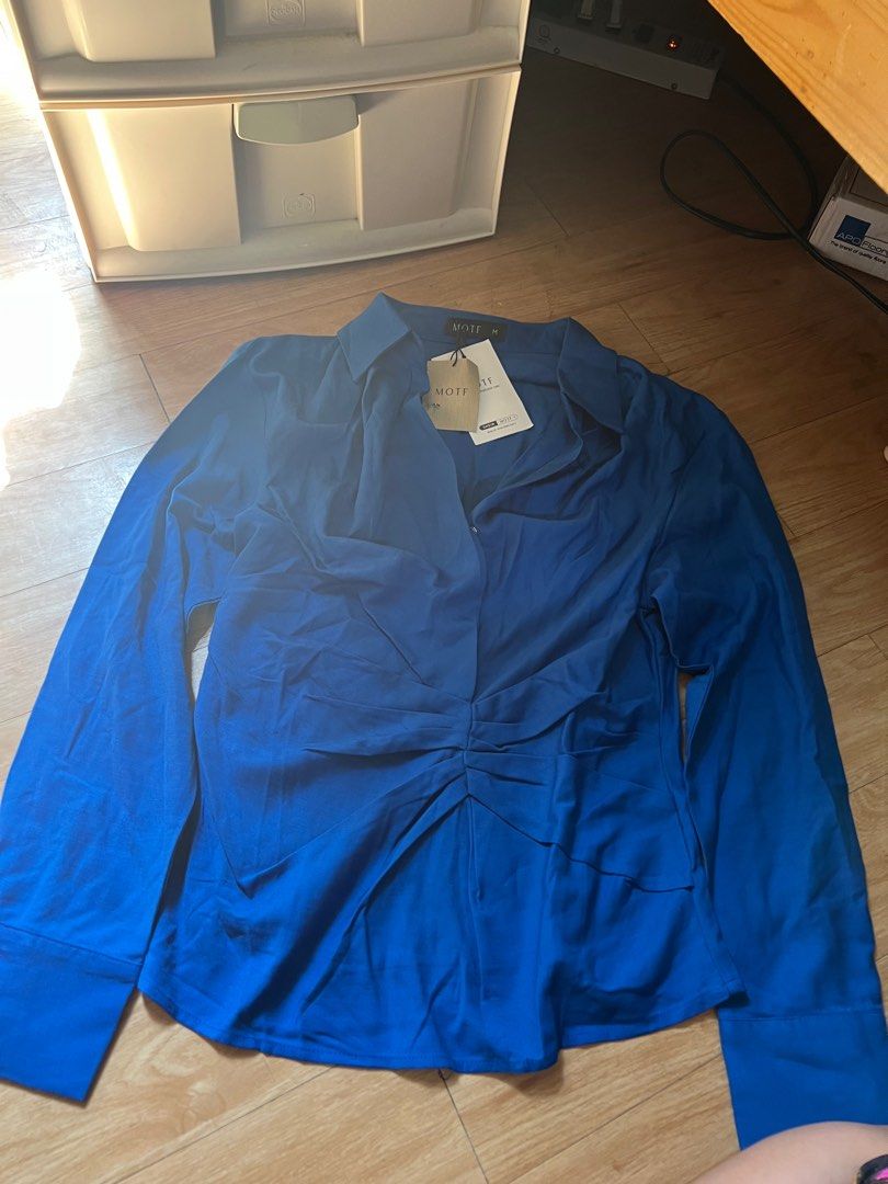 Blouse Long Sleeves (Category: Longsleeves) located in Paranaque City. Submitted by sierra21 (Listing ID 1358554863, Image 1). Description: Brand New No Flaws, no butas or sira De cluttering Fits small to Medium .