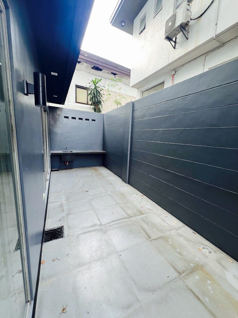 Blueridge House for sale (Category: House & Lot) located in Taguig. Submitted by brokerhanstaneo_09178038728 (Listing ID 1358647982, Image 3). Description: Blue Ridge B, Quezon City - ⁠Lot Area: 258 square meters - Floor Area: 550 +/- square meters - ⁠3-storey house & lot - ⁠5 bedrooms - 4.5 T&B - Orientation: SW - With a viewing deck on the 3rd floor For Sale at ₱78,000,000.