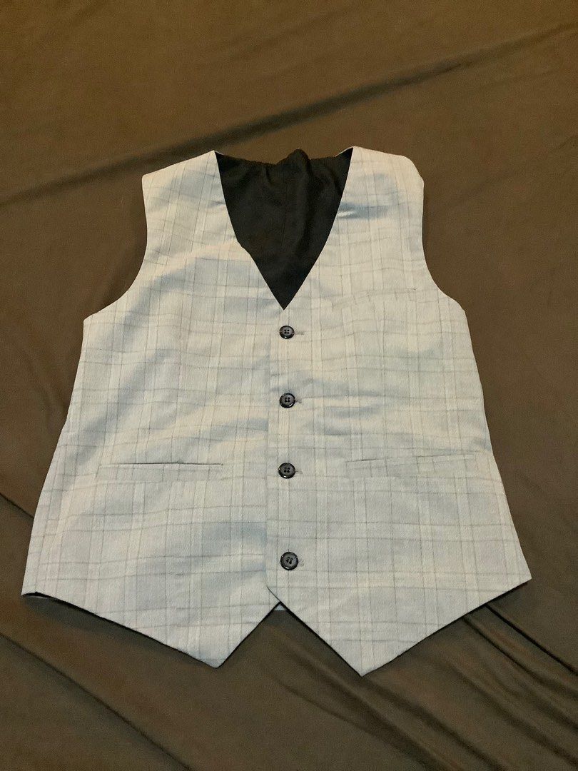 chaleco gray vest (Category: Vests) located in Caloocan City. Submitted by elcloset.ph (Listing ID 1358659568, Image 1). Description: customized used twice! size M-L.