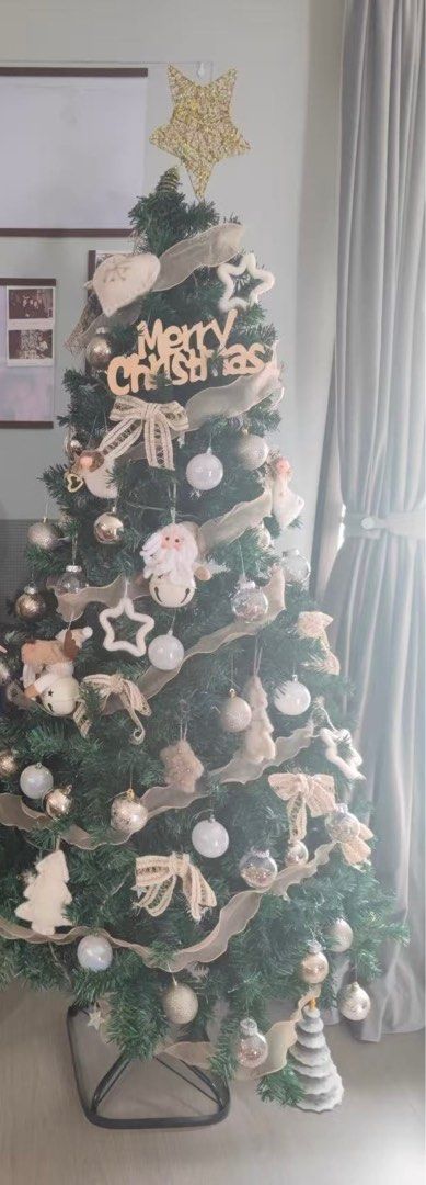 Christmas Tree with Decors65075492686337111
