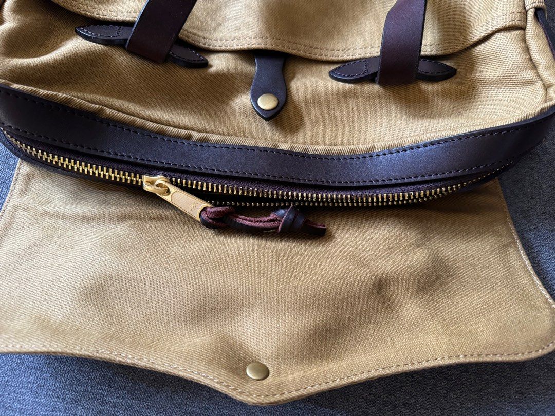 Filson (Category: Luxury Bags & Wallets) located in Manila. Submitted by gobmiv (Listing ID 1358623038, Image 3). Description: Filson breifcase OEM - Rugged twill.