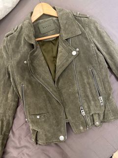 (Category: ) located in . Submitted by diyascloset (Listing ID 1358675842, Image 1). Description: .