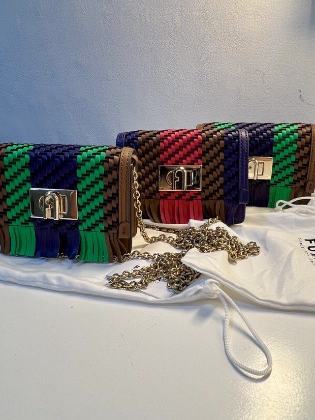 Furla Mini 1927 Crossbody Bag (Category: Luxury Bags & Wallets) located in Quezon City. Submitted by katsstuck (Listing ID 1358694886, Image 1). Description: Furla Mini 1927 Crossbody Bag ✔ Authentic Furla – Comes with a dust bag ✔ High-Quality Craftsmanship – Made from 100% Calf Leather with gold-tone hardware ✔ Trendy & Functional – Compact yet spacious, ideal for essentials ✔ Convertible Chain Strap – Wear it as a crossbody or shoulder bag 📌 