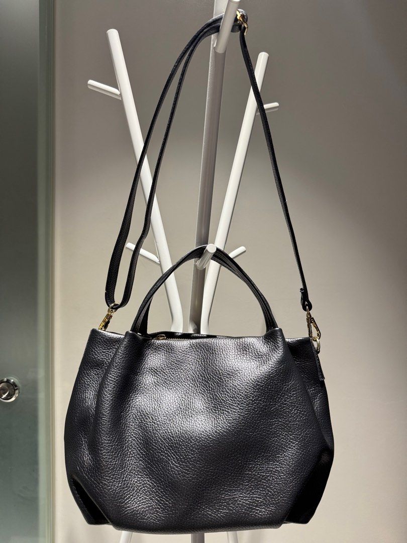 Genuine Leather Bag (Made in Italy) (Category: Shoulder Bags) located in Manila. Submitted by thea.r (Listing ID 1358601855, Image 1). Description: Bought in Italy.