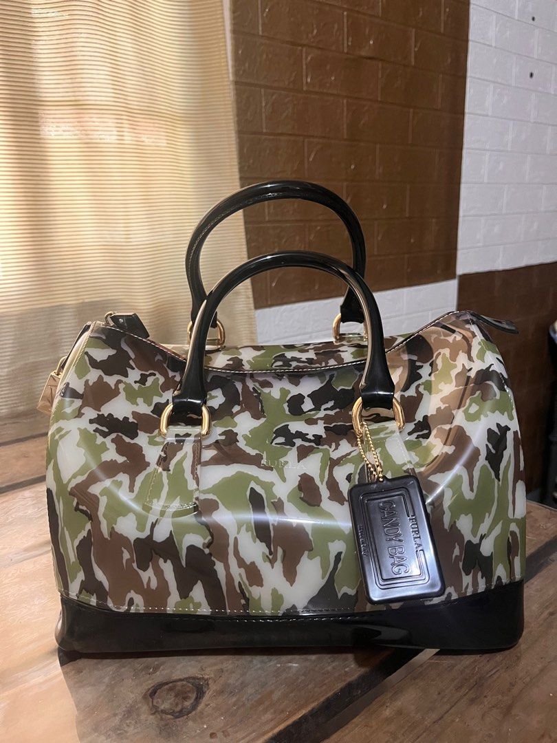 hand bag (Category: Luxury Bags & Wallets) located in Quezon City. Submitted by yumiizashop (Listing ID 1358583893, Image 2). Description: 100% original furla candy bag signs of usage shown in photos.