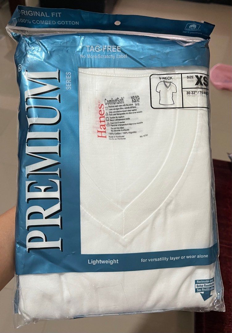 Hanes V-Neck shirt XS (Category: Shirts) located in Gapan. Submitted by anitsirc19 (Listing ID 1358563205, Image 1). Description: ❗️Bought from L*zad* store for 399 ❗️ComfortSoft ❗️XS RFS: Wrong size ordered 😅 .