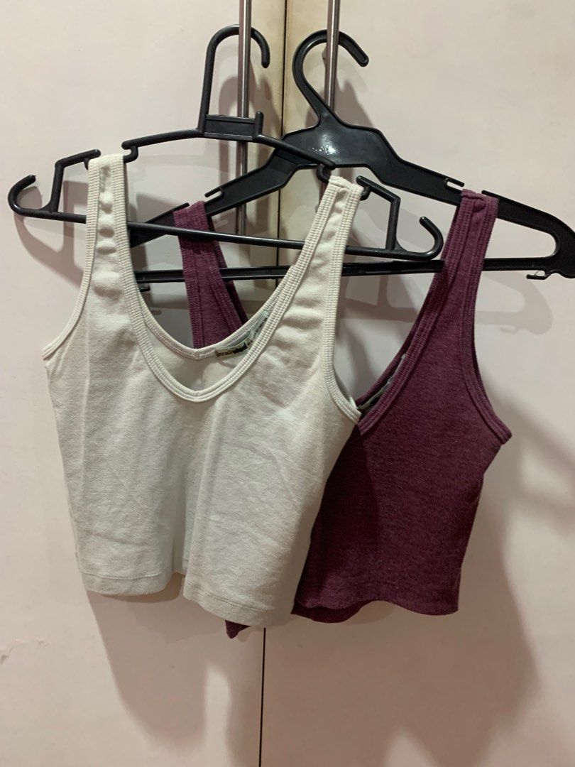 HQ BUNDLE Crop Top Sleeveless Maroon Light Blue (Category: Sleeveless) located in Quezon City. Submitted by arttstuff (Listing ID 1358710666, Image 1). Description: selling these overruns as a bundle for ₱250 🫶 the light blue one is L while the maroon one is M but they both only fit small frames (XS-S).