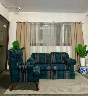 Imported Hiback Sofa Set from Japan
P18,999 Only
65x32x31in / 3 Seater Couch
36x32x31in/ Single Swivel Sofa
Hiback Sofa 
Clean n Sanitized na po redi to use
Walang sag
Walang lubog
Makapal ang Foam
Pwede sa Maselan
Complete Set
Heavy Duty
No isses