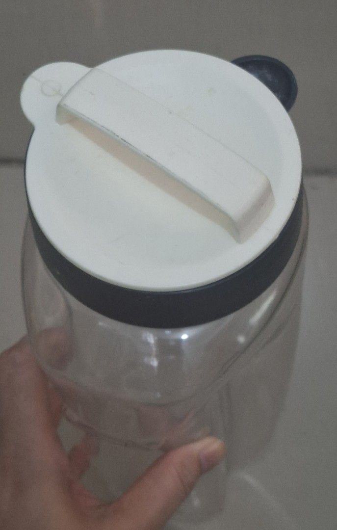 LocknLock 2Way Fridge Jug (Category: Pitchers & Dispensers) located in Bulacan. Submitted by gjeen (Listing ID 1358548979, Image 2). Description: Set of 2 1.7L@.
