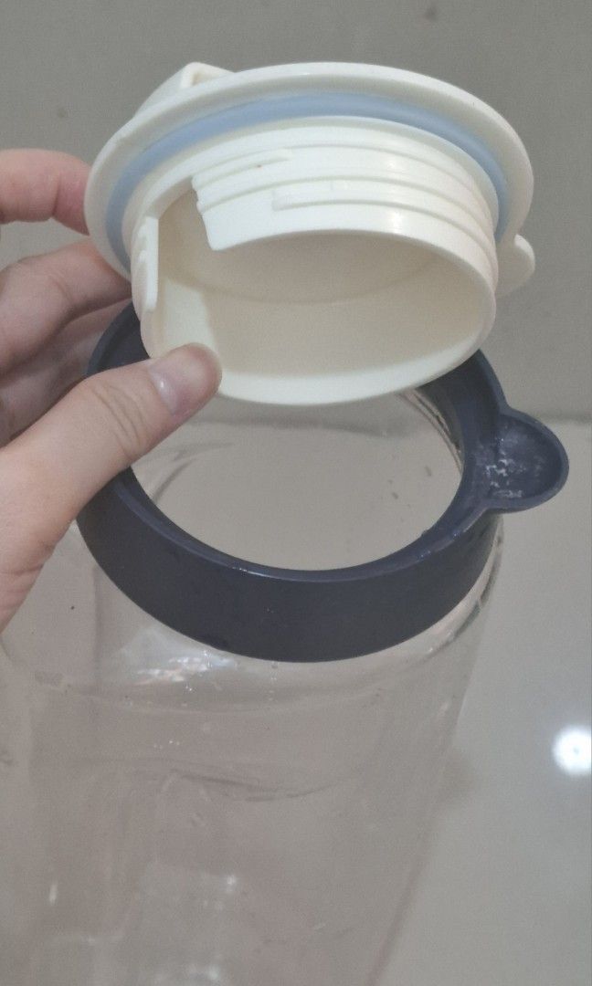 LocknLock 2Way Fridge Jug (Category: Pitchers & Dispensers) located in Bulacan. Submitted by gjeen (Listing ID 1358548979, Image 3). Description: Set of 2 1.7L@.
