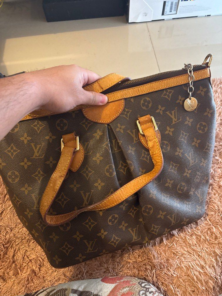 LV Tivoli (Category: Luxury Bags & Wallets) located in Manila. Submitted by gigamanila14146 (Listing ID 1358554847, Image 2). Description: .