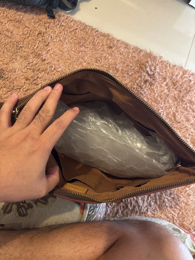LV Tivoli (Category: Luxury Bags & Wallets) located in Manila. Submitted by gigamanila14146 (Listing ID 1358554847, Image 3). Description: .