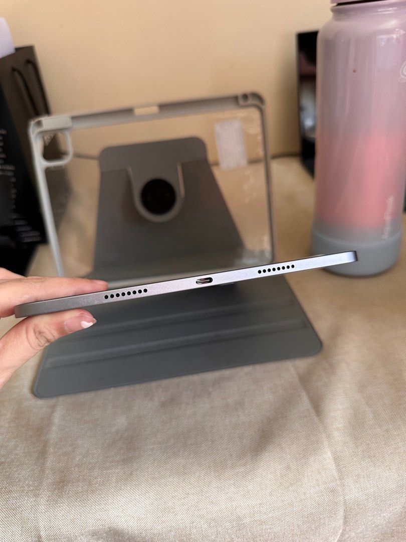 M2 Ipad pro 10inch with Pencil 2 (Category: iPad) located in Pasig City. Submitted by zeth28 (Listing ID 1358582864, Image 3). Description: M2 Ipad Pro 128Gb WIFI space gray with pencil 2 Lightly used never pa nabagsak or napaayos. More on Netflix lng sya nagagamit and youtube With pencil 2 na since hindi ko dn naman mgagamit ung pencil2 Free : Paper like screen and Case RFS: Upgrade bigger screen for study.