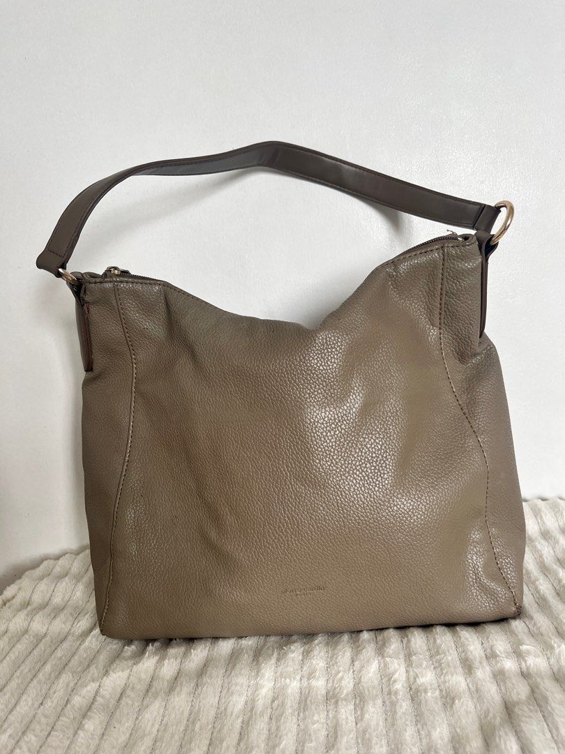 Pierre Cardin leather hobo bag (Category: Shoulder Bags) located in Caloocan City. Submitted by enic99 (Listing ID 1358661206, Image 1). Description: Need cleaning Minimal signs of usage.