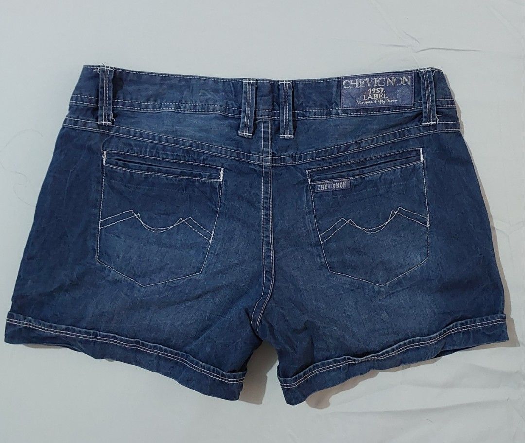Preloved Chevignon Denim Shorts - sz 28 (Category: Shorts) located in Paranaque City. Submitted by preloved.reloved.ph (Listing ID 1358636902, Image 2). Description: Size: 28 Price: 150php (fixed) + shipping fee MOP: GCash (preferred), Bank transfer/deposit (BDO/Metrobank) For delivery (Grab/Lalamove/JRS) or Pickup (scheduled; Taguig/Paranaque) Since this is a preloved item, please expect some signs of wear. Some flaws may not be noticed by selle