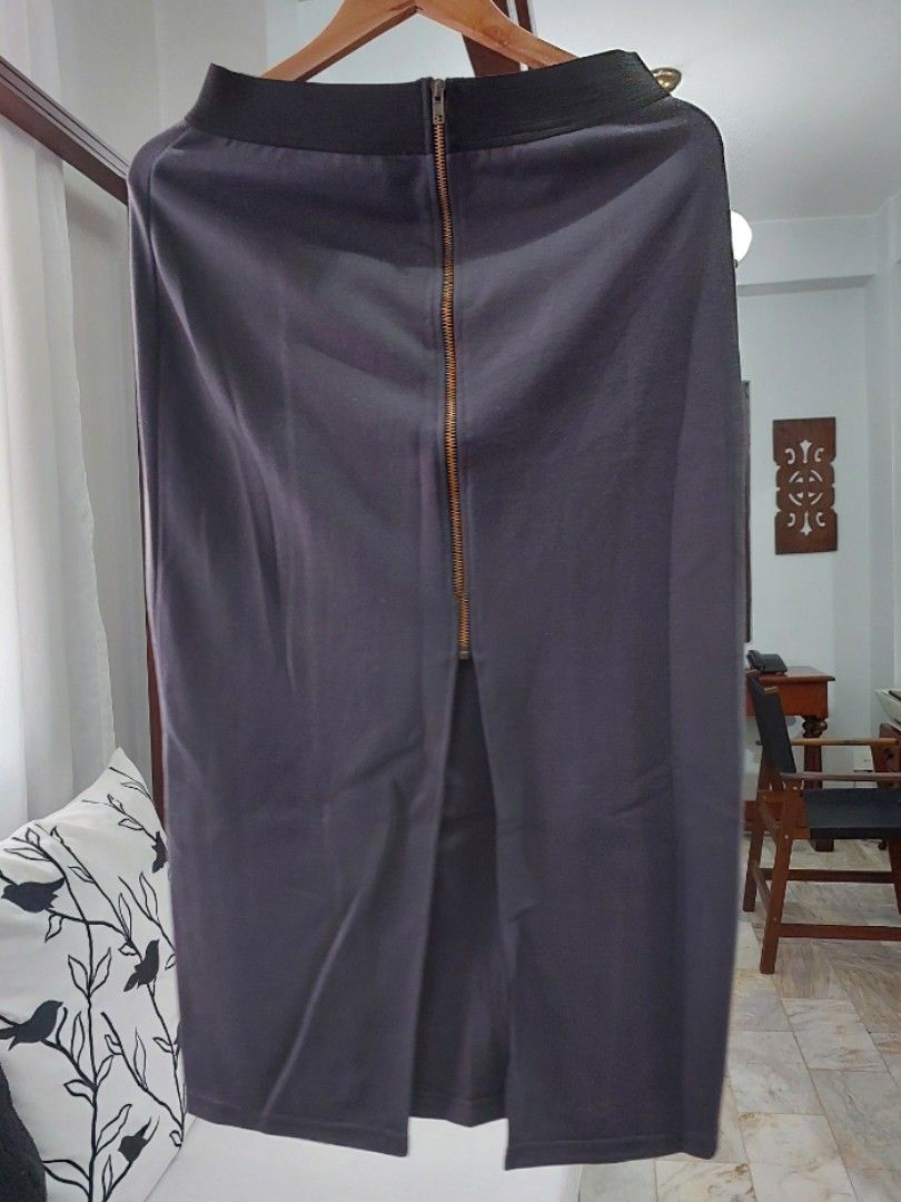 Preloved Kashieca skirt - sz M (Category: Skirts) located in Paranaque City. Submitted by preloved.reloved.ph (Listing ID 1358619051, Image 2). Description: Size: M Price: 150php + shipping fee MOP: GCash (preferred), Bank transfer/deposit (BDO/Metrobank) For delivery (Grab/Lalamove/JRS) or Pickup (scheduled; Taguig/Paranaque) Since this is a preloved item, please expect some signs of wear. Some flaws may not be noticed by seller. There may be sl