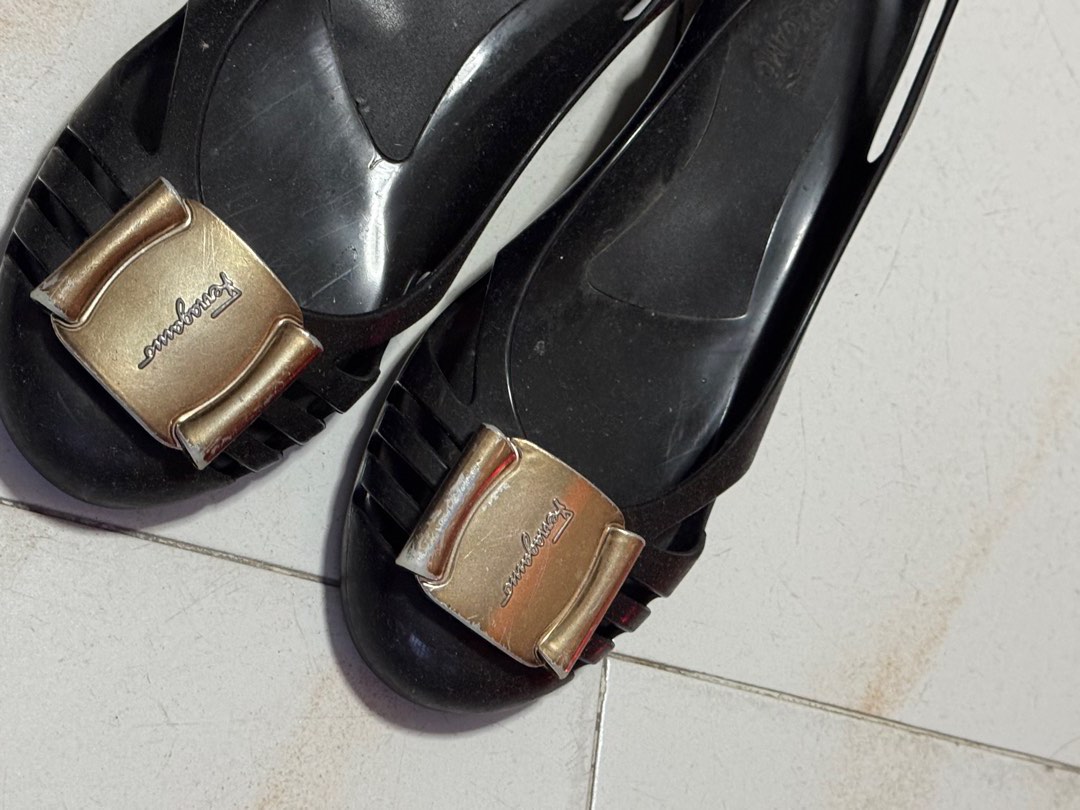 salvatore ferragamo jelly flats