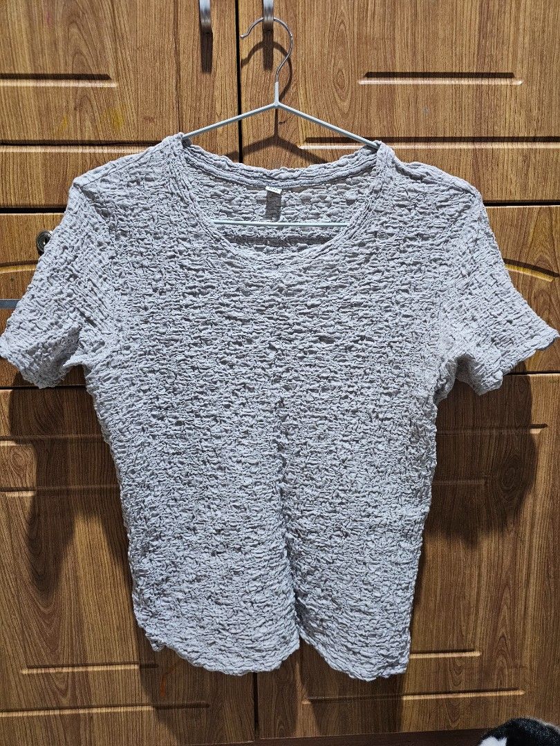 Shirring Short Sleeve T-shirt (Category: Blouses) located in Makati City. Submitted by kalinea (Listing ID 1358723774, Image 1). Description: Brown and Gray Both used only once 150 each Size L.