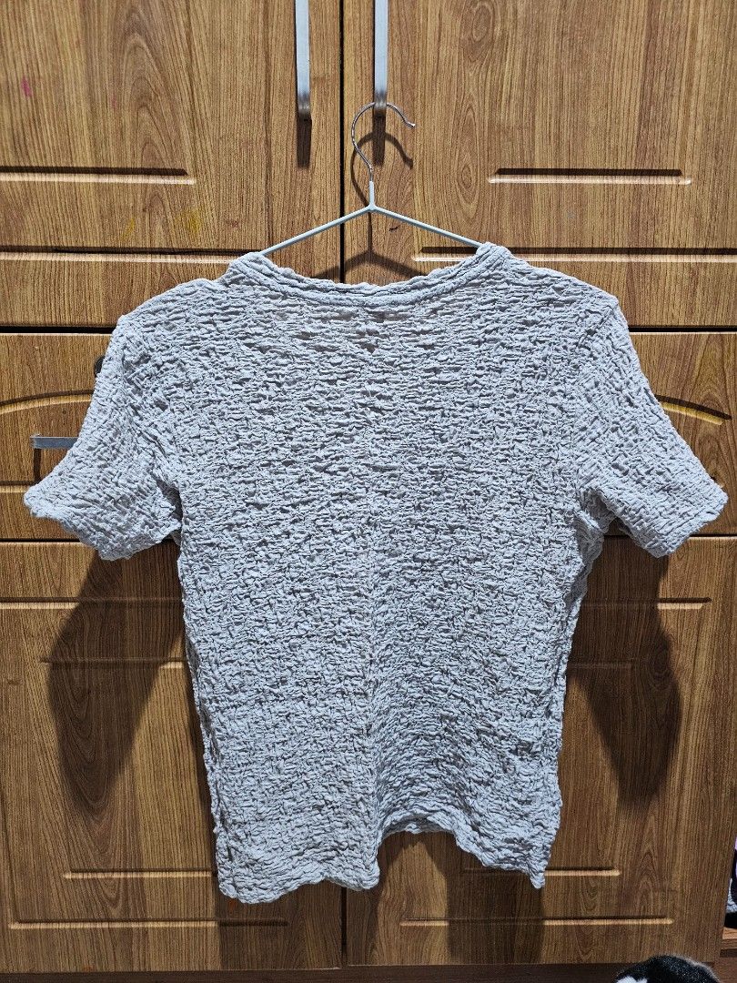 Shirring Short Sleeve T-shirt (Category: Blouses) located in Makati City. Submitted by kalinea (Listing ID 1358723774, Image 3). Description: Brown and Gray Both used only once 150 each Size L.