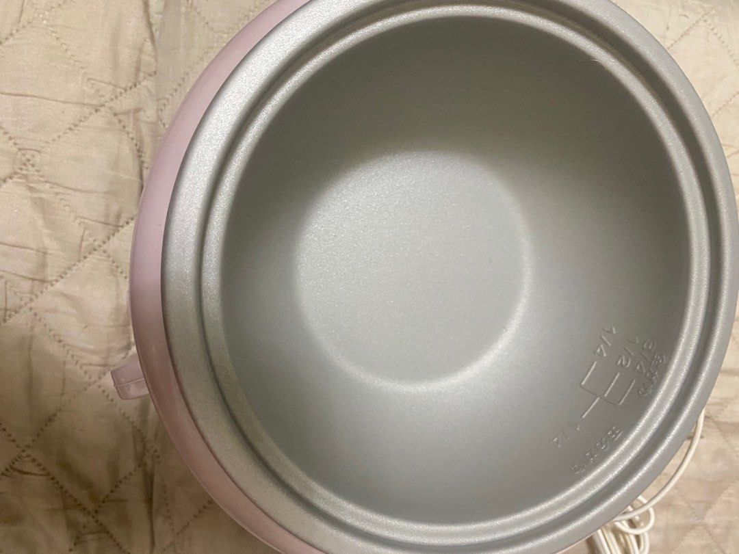 Steamer cooking ware (Category: Cookware & Accessories) located in Bacoor. Submitted by cleanupthecloset (Listing ID 1358621542, Image 3). Description: Cookware Steamer Stir fry Vegetable or heating foods 110v made in japan.