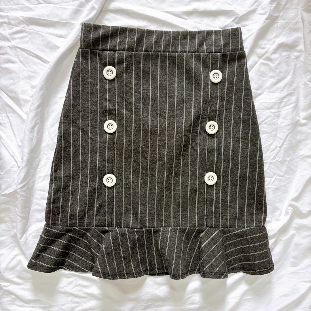 Striped Mermaid Skirt (Category: Skirts) located in Quezon City. Submitted by 50efd2907182f8504ddb50b2a74461 (Listing ID 1358567001, Image 1). Description: RFS: Closet overhaul Negotiable Message for details Secure payments before booking for delivery.