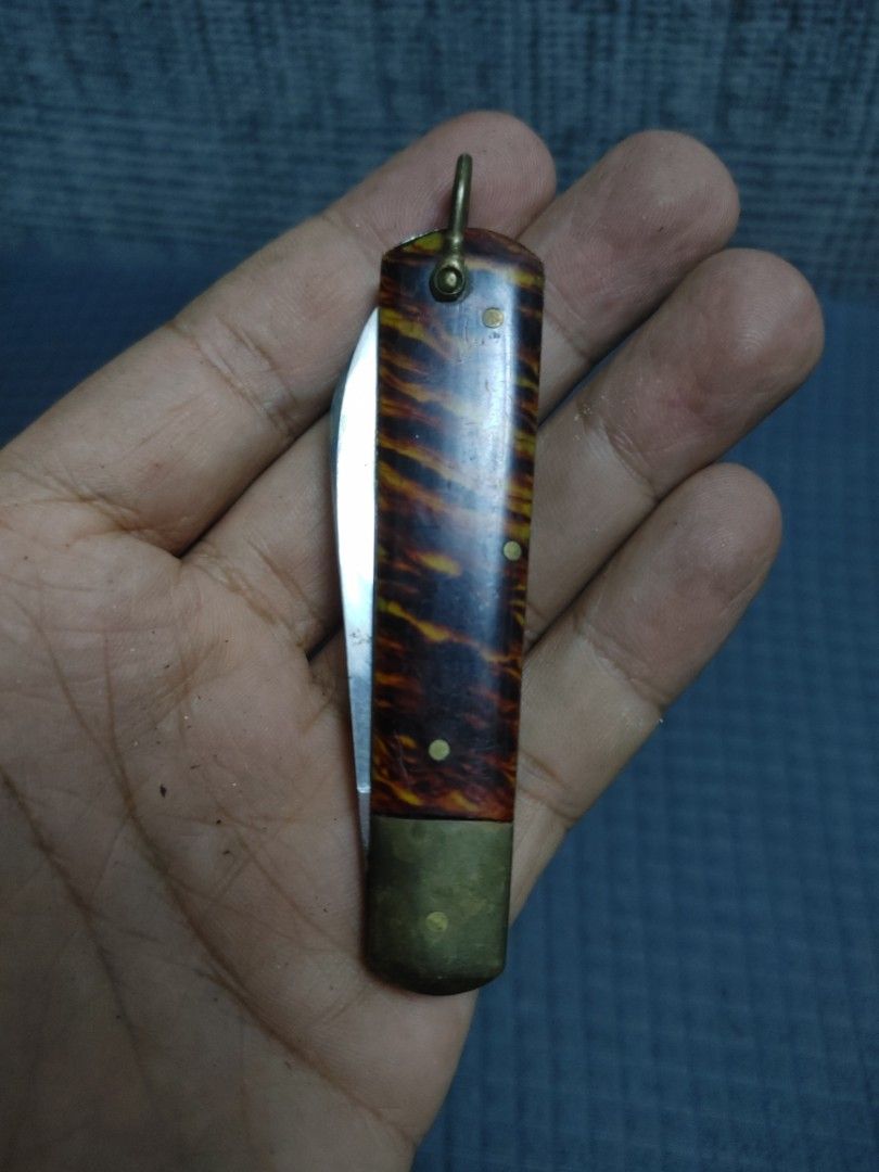 Vintage Folding Knife (Category: Knives & Chopping Boards) located in Pasig City. Submitted by carls_vintages (Listing ID 1358735541, Image 2). Description: .