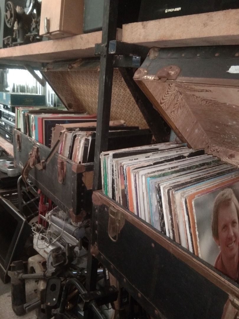 Vinyl records (boxsets) (Category: Soundbars, Speakers & Amplifiers) located in Iloilo. Submitted by eulneversee (Listing ID 1358637467, Image 3). Description: For sale Vinyl records (boxsets) Price range from 800,1,200k,1500,2k,3500to up Location:Garage sale Brgy.Daga,Santa Barbara,Iloilo Pm me for details.
