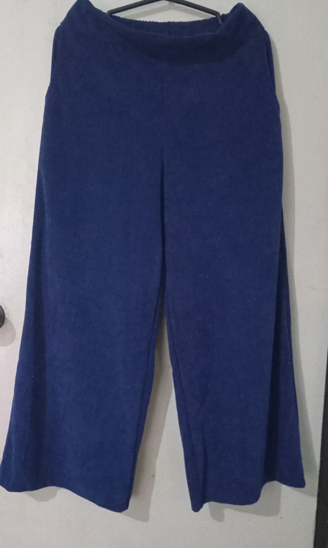 Wide Leg Corduroy Pants (Category: Other Bottoms) located in Cainta. Submitted by isla0208 (Listing ID 1358564847, Image 1). Description: Wide Leg Corduroy Pants Fits Size 24 to 28.
