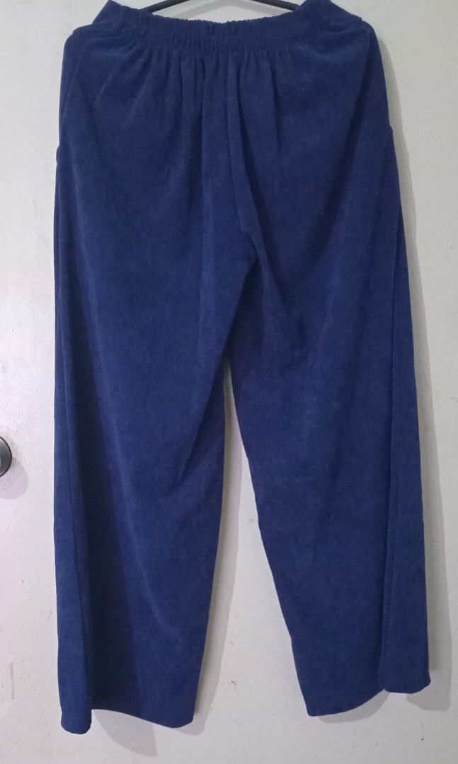 Wide Leg Corduroy Pants (Category: Other Bottoms) located in Cainta. Submitted by isla0208 (Listing ID 1358564847, Image 2). Description: Wide Leg Corduroy Pants Fits Size 24 to 28.