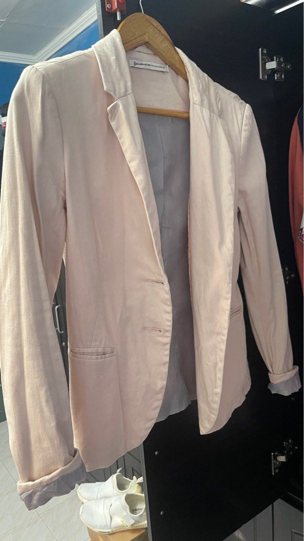 Women Coat - M to L (Category: Coats, Jackets and Outerwear) located in Cainta. Submitted by jehbry (Listing ID 1358626456, Image 2). Description: .