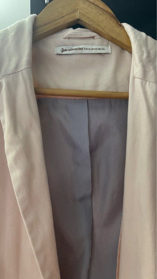 Women Coat - M to L (Category: Coats, Jackets and Outerwear) located in Cainta. Submitted by jehbry (Listing ID 1358626456, Image 3). Description: .