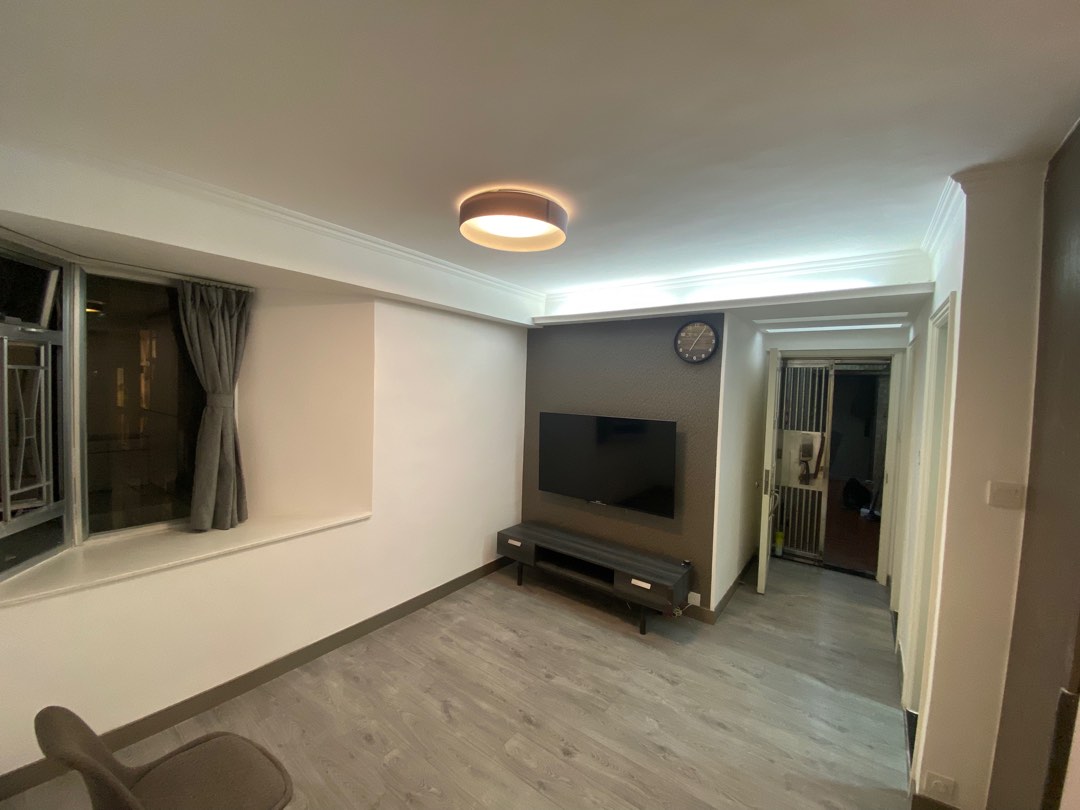 Owner, two-bedroom unit at High Wei Court in Chai Wan, beautifully furnished, ready to move in63438637364225112