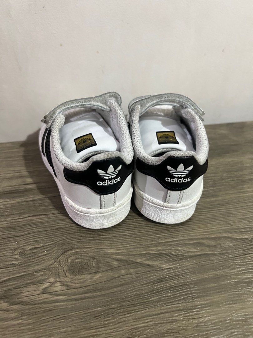 Adiddas for kids (Category: Babies & Kids Fashion) located in Makati City. Submitted by mabz21 (Listing ID 1358926441, Image 3). Description: RFS: naliitan na, di na ginagamit Good condition walang gasgas need lang iclean .