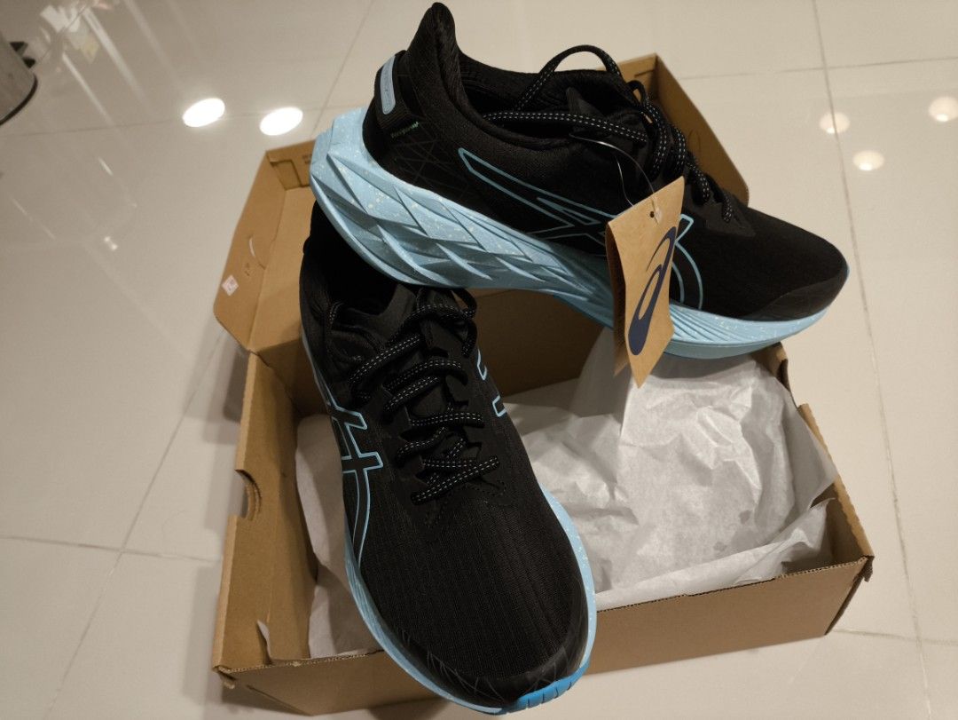 Asics Novablast 4 liteshow (Category: Sneakers) located in Singapore. Submitted by shinsou (Listing ID 1358875616, Image 2). Description: Brand new with tag. Special liteshow edition in US 9.5..