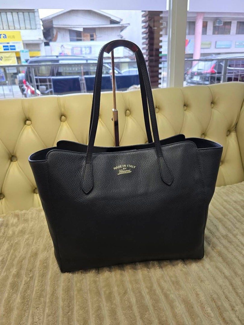 Authentic Black Pebbled Leather Swing Tote Bag (Category: Luxury Bags & Wallets) located in Quezon City. Submitted by jhaediah (Listing ID 1358823441, Image 1). Description: - Authentic 💯 - G U C C I Swing Tote Bag - Inclusion: with provided dustbag - Large size .