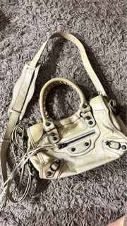 (Category: ) located in . Submitted by preloved_syi (Listing ID 1358906159, Image 1). Description: .