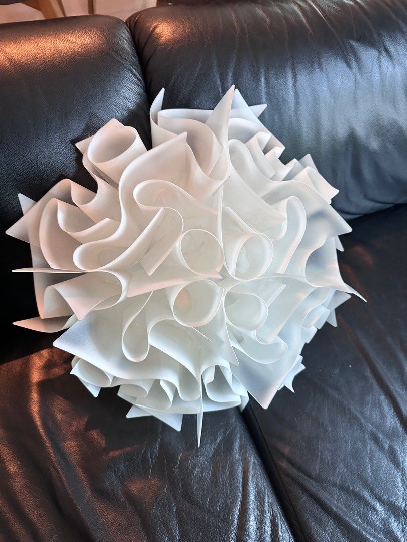 Ceiling Lighting (Category: Lighting) located in Singapore. Submitted by dindarg96282 (Listing ID 1358753479, Image 3). Description: Lighting for ghe ceiling, used at home..
