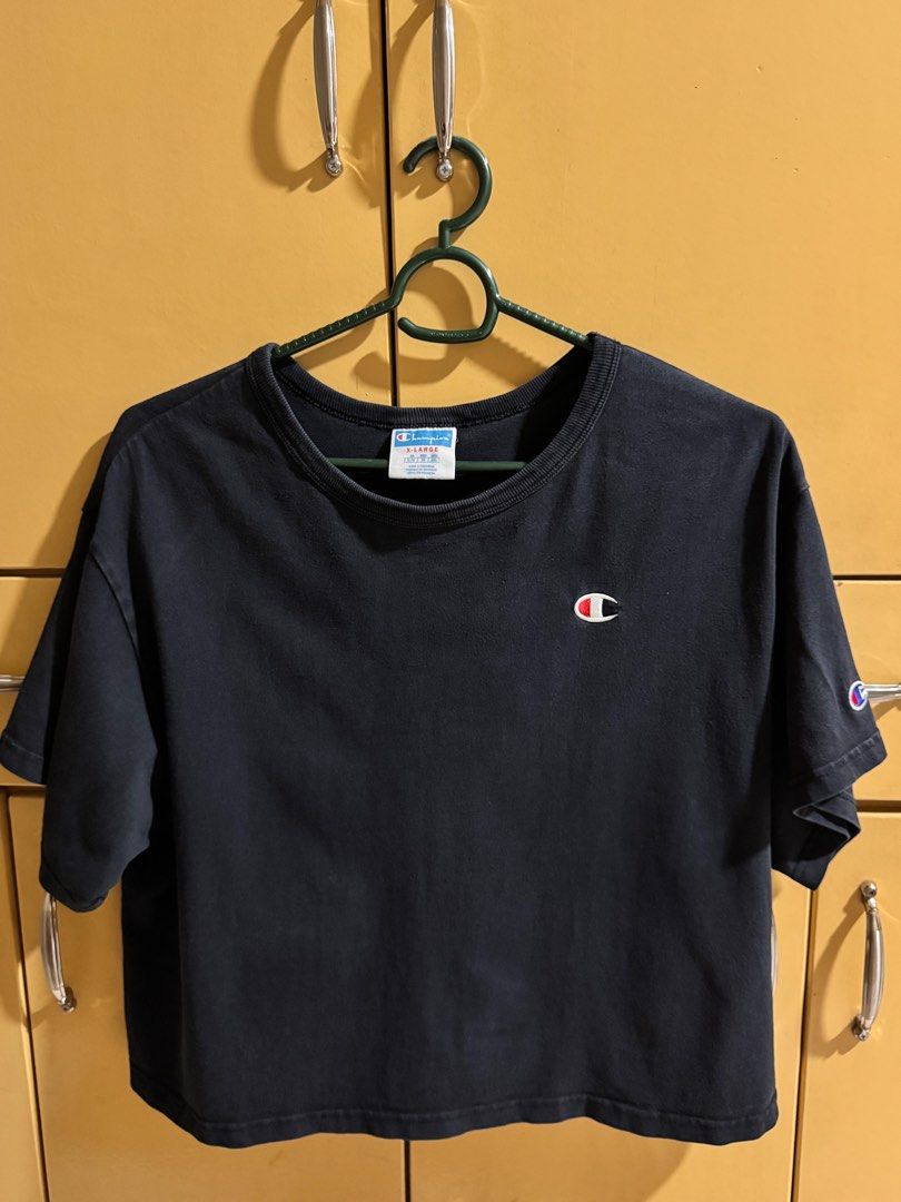 Champion cropped shirt (Category: Shirts) located in Agoo. Submitted by evtxzcs (Listing ID 1358809122, Image 1). Description: Cant fit to Large to XL.