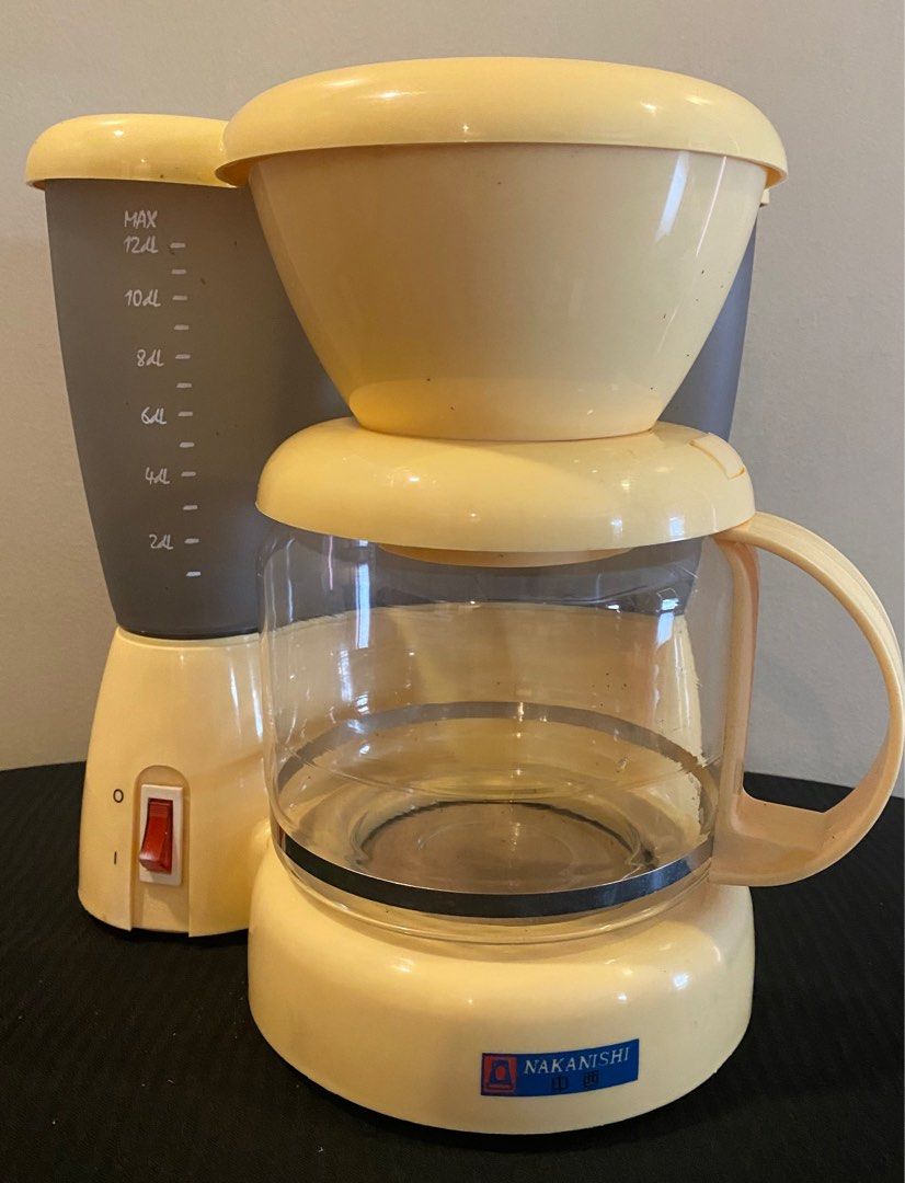 Coffeemaker percolator (Category: Coffee & Tea Tableware) located in Quezon City. Submitted by sunlaymac (Listing ID 1358745362, Image 2). Description: Never used . Working Stocked only . 220v Declutterring .