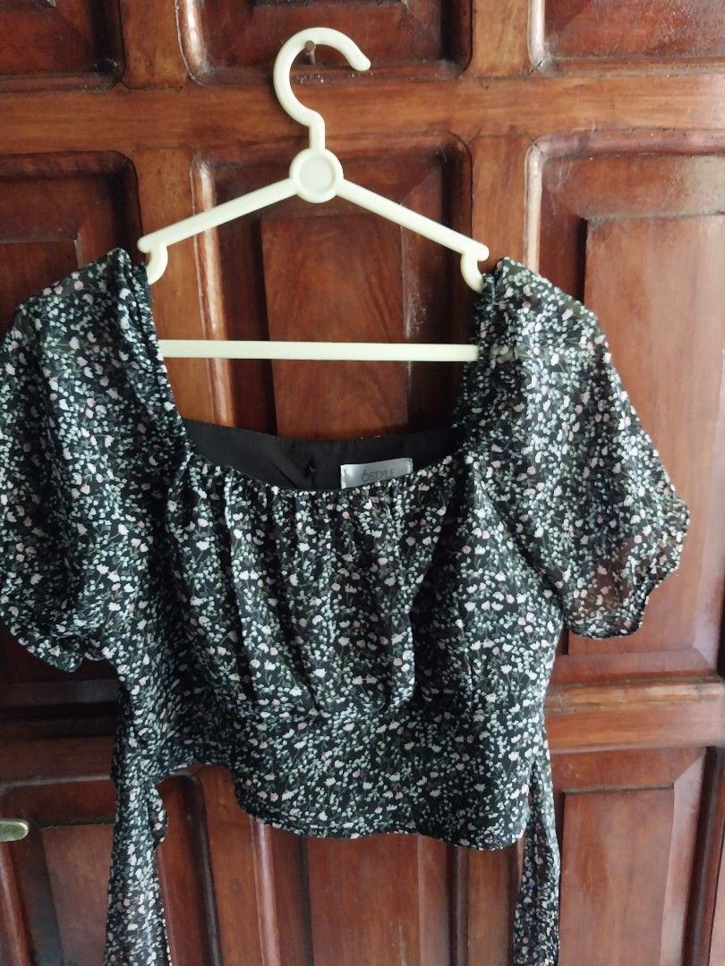 Crop top 2 (Category: Blouses) located in Makati City. Submitted by imeea (Listing ID 1358761007, Image 3). Description: sold as set.imported items never been used ..