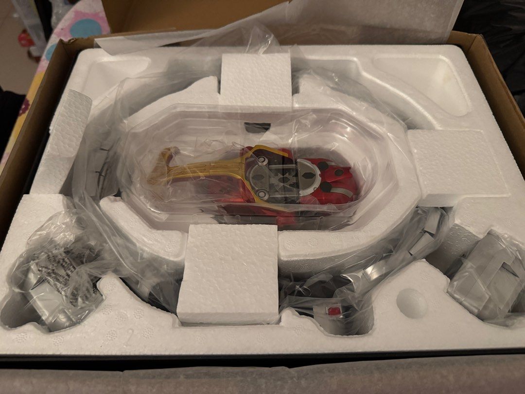 CSM Kabuto Zecter Ver 1.0 Bandai Original (Category: J-Wave Merchandise) located in Singapore. Submitted by nerograve (Listing ID 1358869439, Image 3). Description: Original Bandai CSM Kabuto ver 1.0 (not 3rd party) Used for display only before. Comes with the brown box. Meetups at 100084 at my timing. Clock Up button may need to self-fix, got battery leak previously, im not good at repair..