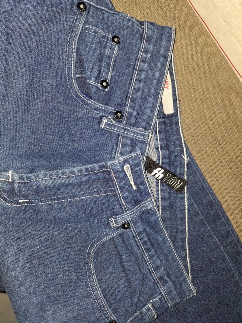 Folded& hung denim jeans! Nwot! @99 (Category: Jeans) located in Quezon City. Submitted by veegee1216 (Listing ID 1358846791, Image 2). Description: sz.24-25 all items has signs of usage, please manage your expectations! no majot flaw/s! actual photos posted! no when wear photos please! ** add shipping fee gcash payment or bank transfer is accepted! thank you for checking my items! ♡♡♡.