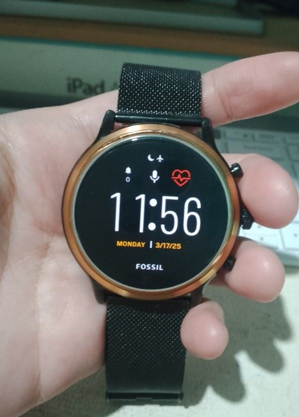 Fossil Gen 5 Juliana HR (Category: Women's Watches) located in Makati City. Submitted by decluttering143 (Listing ID 1358899891, Image 1). Description: working in good condition no defects with original charging cable Works with iPhone and Android phone that can install Wear OS app with box.