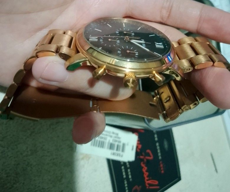 FOSSIL NEUTRA CHRONO FS5381 (Category: Men's Watches) located in Makati City. Submitted by decluttering143 (Listing ID 1358903450, Image 3). Description: 44mm case comes with genuine fossil leather strap in mint condition no defects slightly used like new with screen protector since day 1 with box.