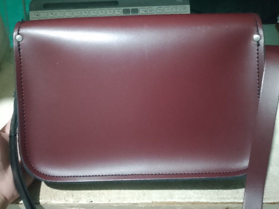 Genuine leather messenger bag (Category: Shoulder Bags) located in Makati City. Submitted by decluttering143 (Listing ID 1358869551, Image 2). Description: ZATCHEL MESSENGER BAG Maroon height 8 inch length 11.5 inches width 2.5 inches.