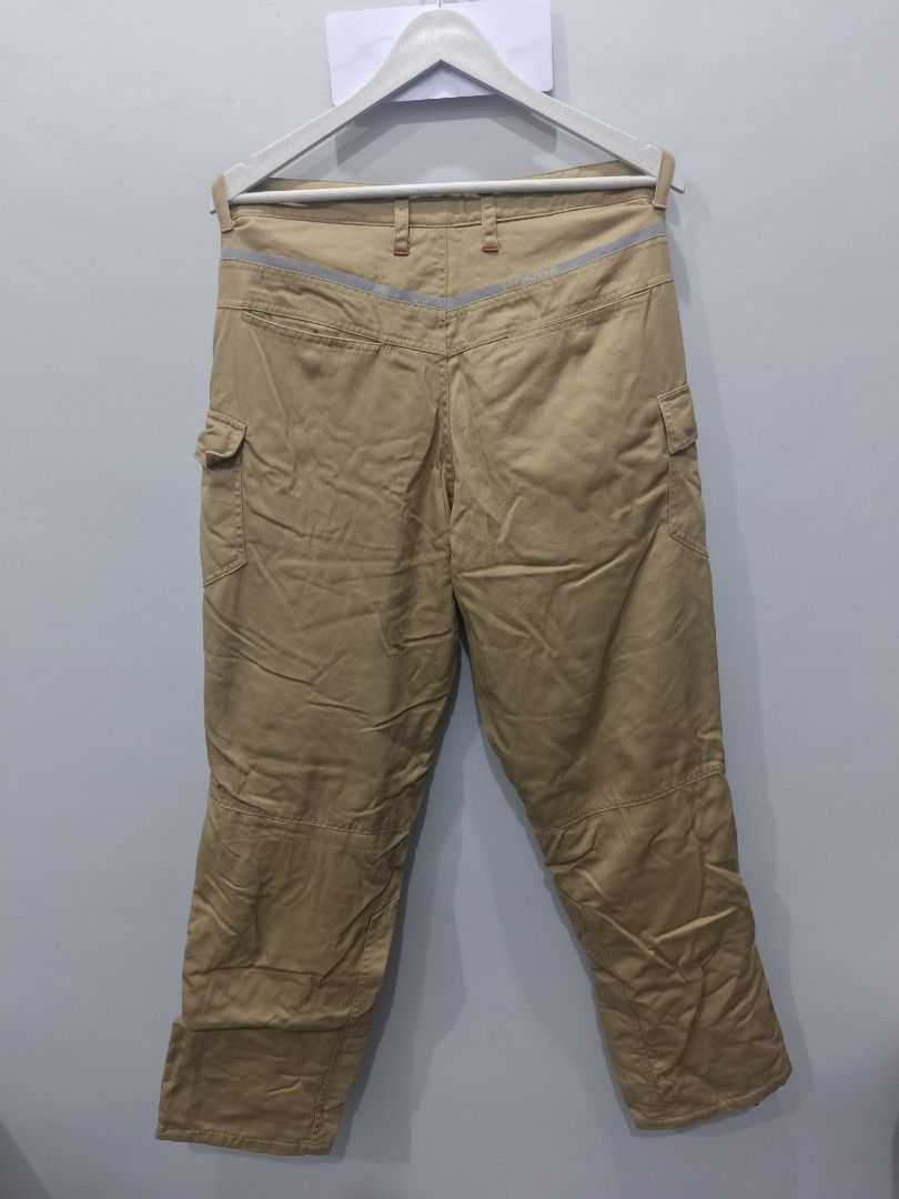 Honda Riding Pants (Category: Helmets and other Riding Gears) located in Leyte. Submitted by chaem89 (Listing ID 1358867357, Image 2). Description: Honda Riding Pants with knee pads (but needs to be replaced) 17 width on waist (best fit on sz34) 42 length Excellent used condition.