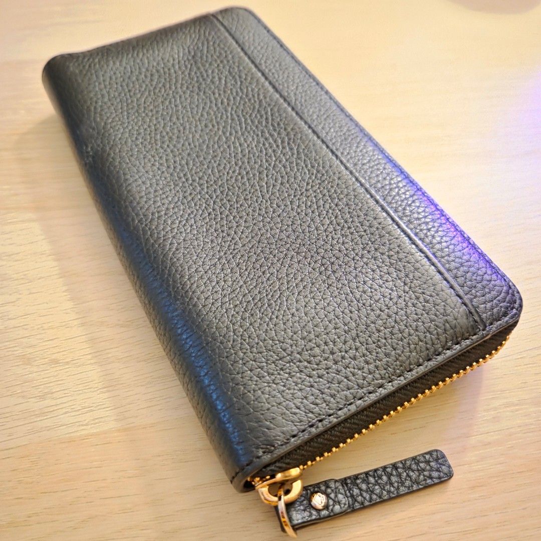 Kate Spade | Cobble Hill Lacey Wallet (Black) (Category: Luxury Bags & Wallets) located in Quezon City. Submitted by m3262 (Listing ID 1358900622, Image 3). Description: • Never used; slightly old but in excellent condition • Guaranteed authentic; purchased from an official Kate Spade store in Hong Kong • No box included RFS: Decluttering Product details: • Dimensions: 19.6 x 11 x 2 cm • Continental wallet with pebble leather design. • 1 main zip